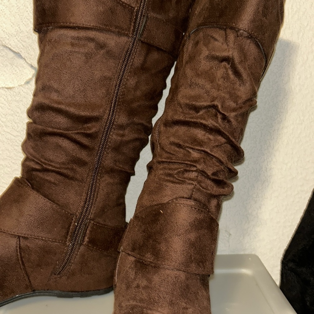 HP🎊Stylish Brown Boots with Gold Accents - Picture 5 of 6